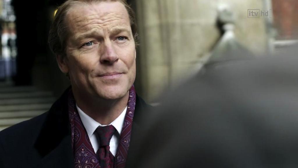 《法律与秩序(英版)第一季》剧照第14张图片