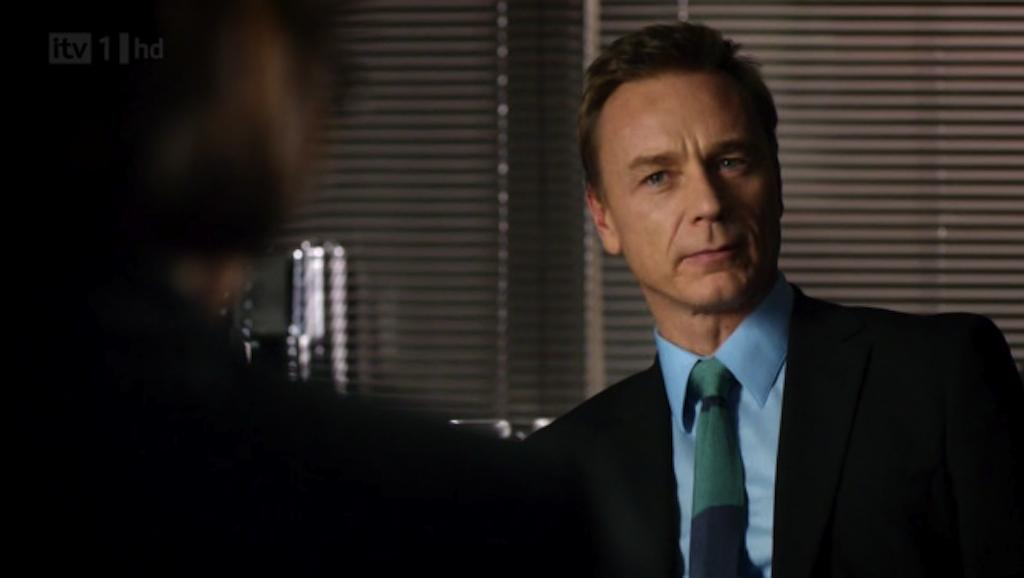 《法律与秩序(英版)第一季》剧照第34张图片