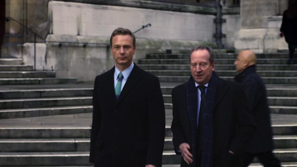 《法律与秩序(英版)第一季》剧照第33张图片