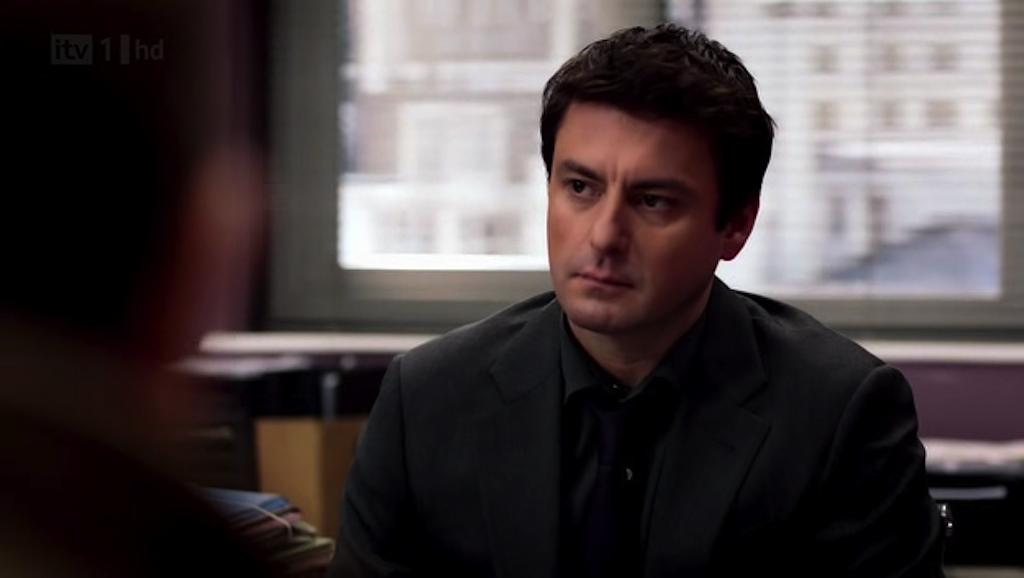 《法律与秩序(英版)第一季》剧照第27张图片