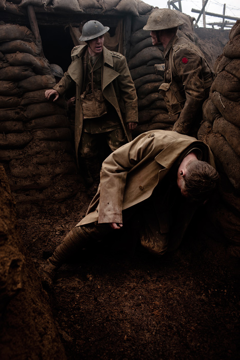 《队列之末》海报第56张图片