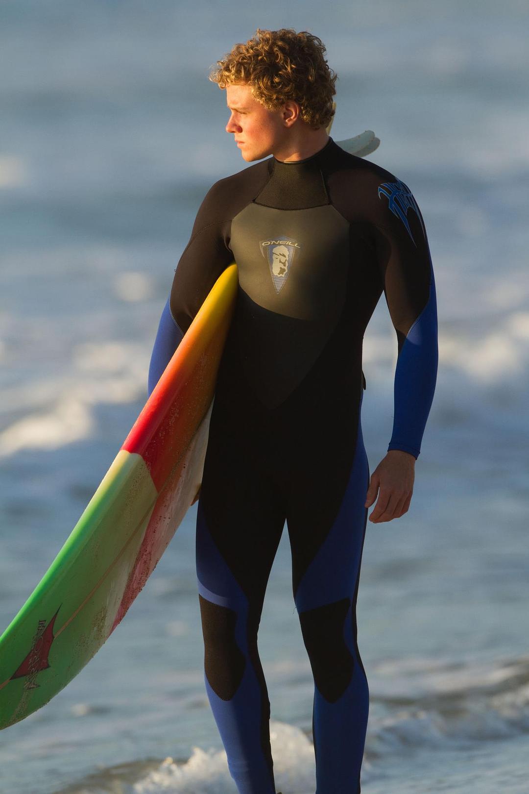 《冲浪英豪》海报