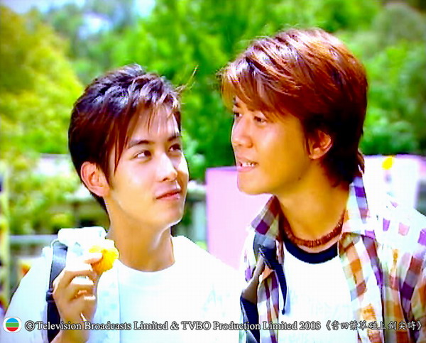 《当四叶草碰上剑尖时》海报