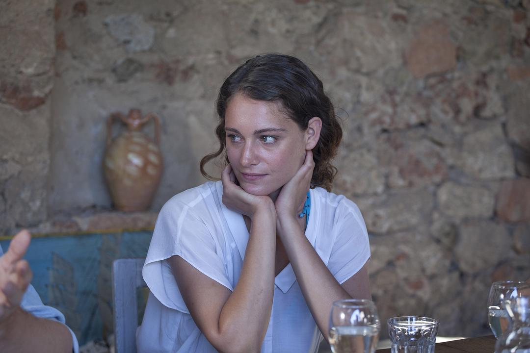 《爱在午夜降临前》剧照第12张图片