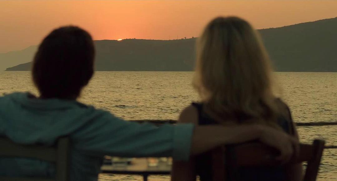 《爱在午夜降临前》剧照第3张图片