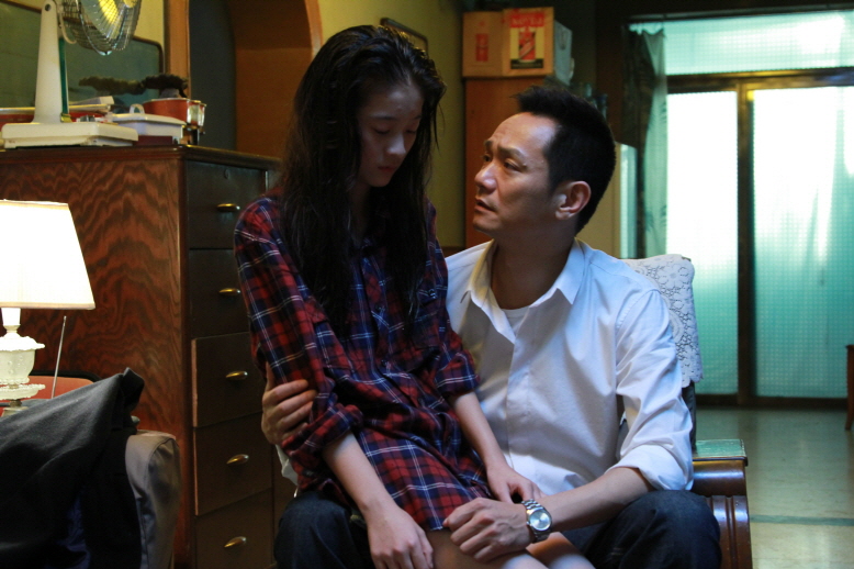 《狗十三》海报