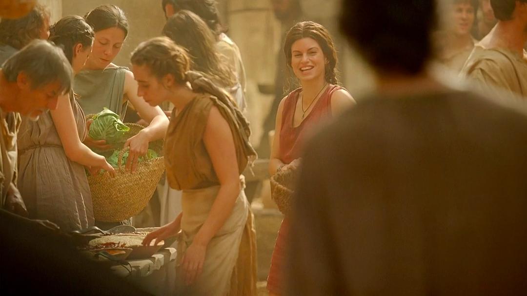 为何领盒饭的长的比女...