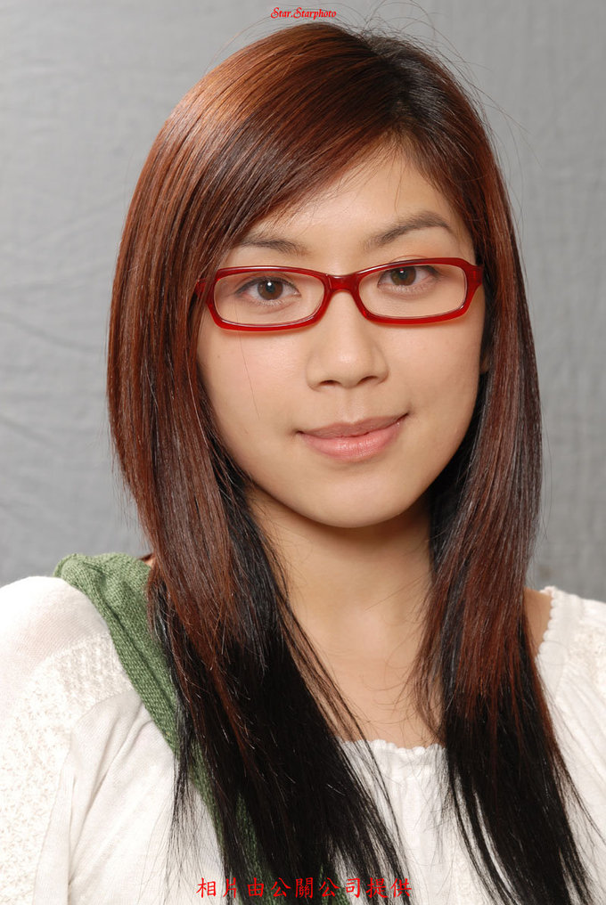 郑笑雯(黄智雯饰)——...