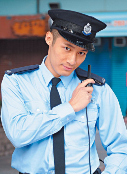 《女警爱作战》海报