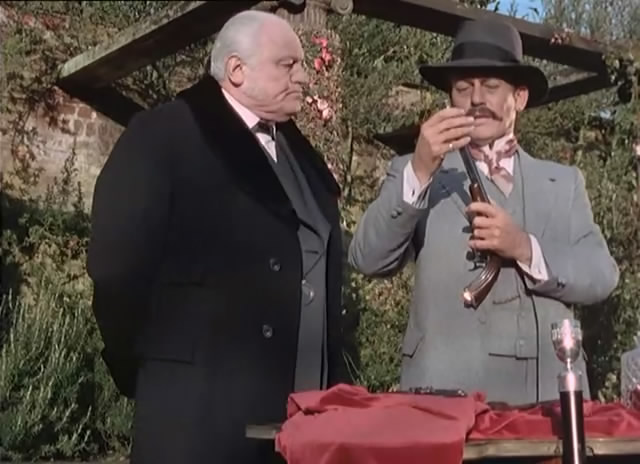 这版的麦哥长得好厚…...