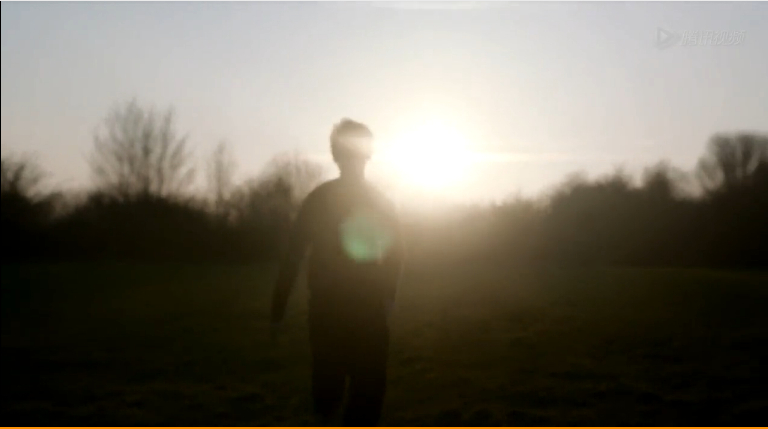 被感动的一塌糊涂