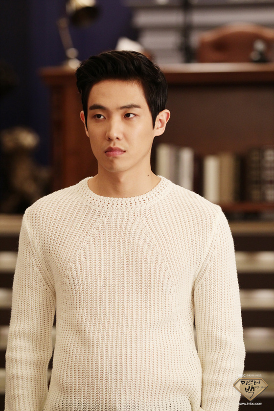 《Mr.Back》海报第41张图片