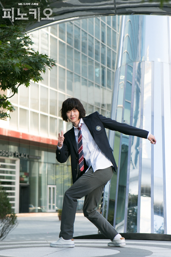 《匹诺曹》海报第8张图片