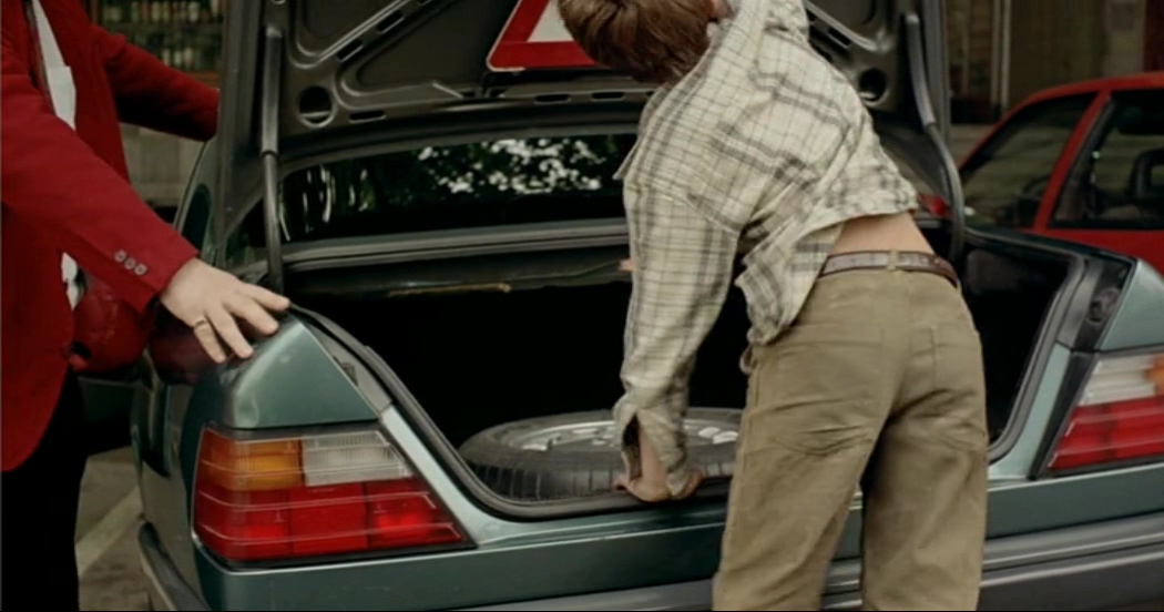 《岸的另一边》剧照第11张图片