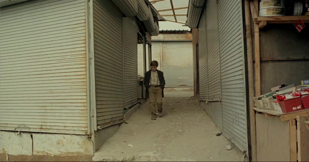 《岸的另一边》剧照第9张图片