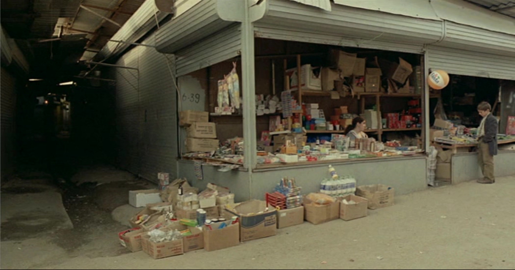 《岸的另一边》剧照第8张图片