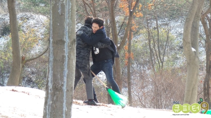 《Mr.Back》海报第49张图片