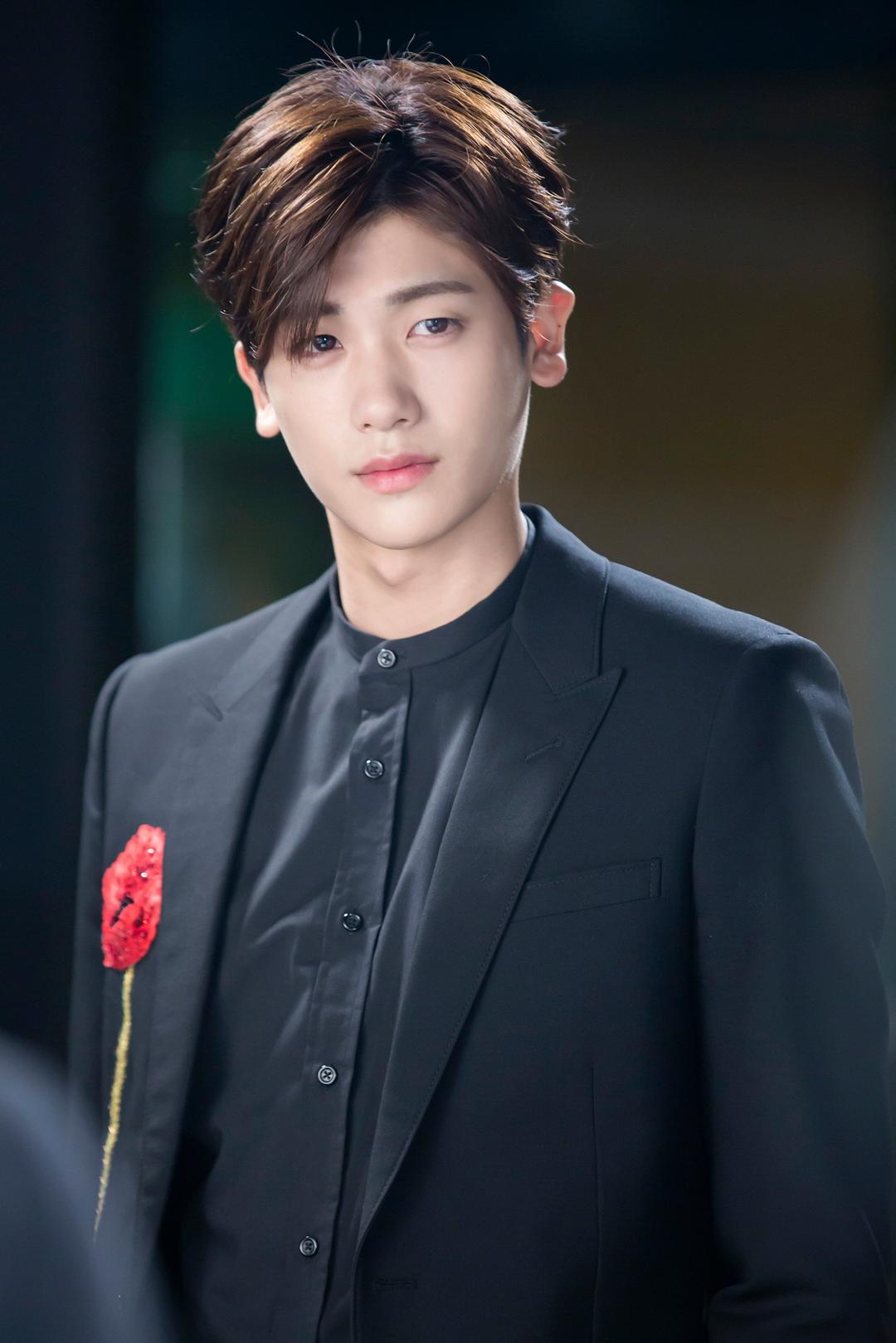 《上流社会》海报第28张图片