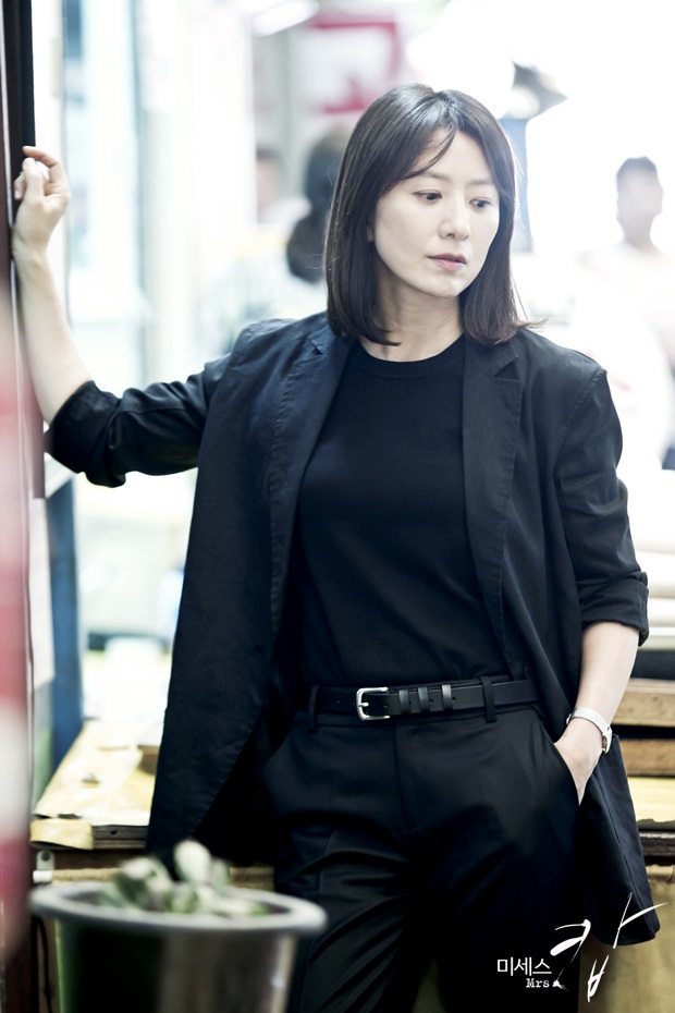 《警察夫人》剧照第24张图片