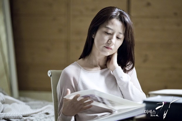 《警察夫人》剧照第15张图片