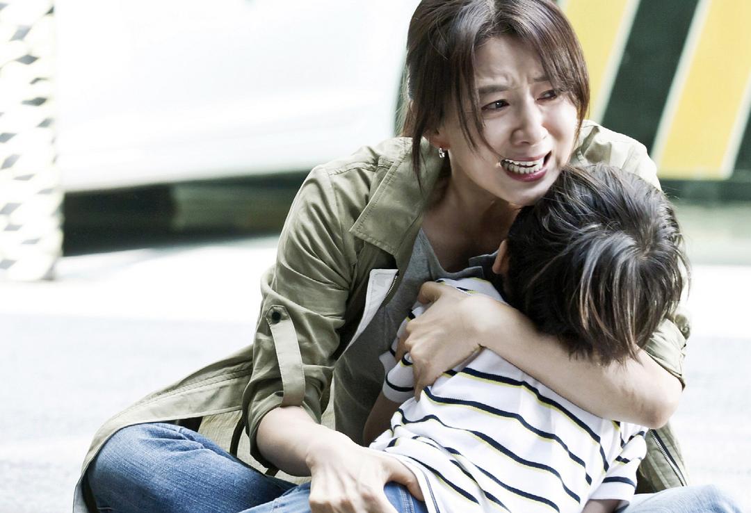 《警察夫人》剧照第32张图片