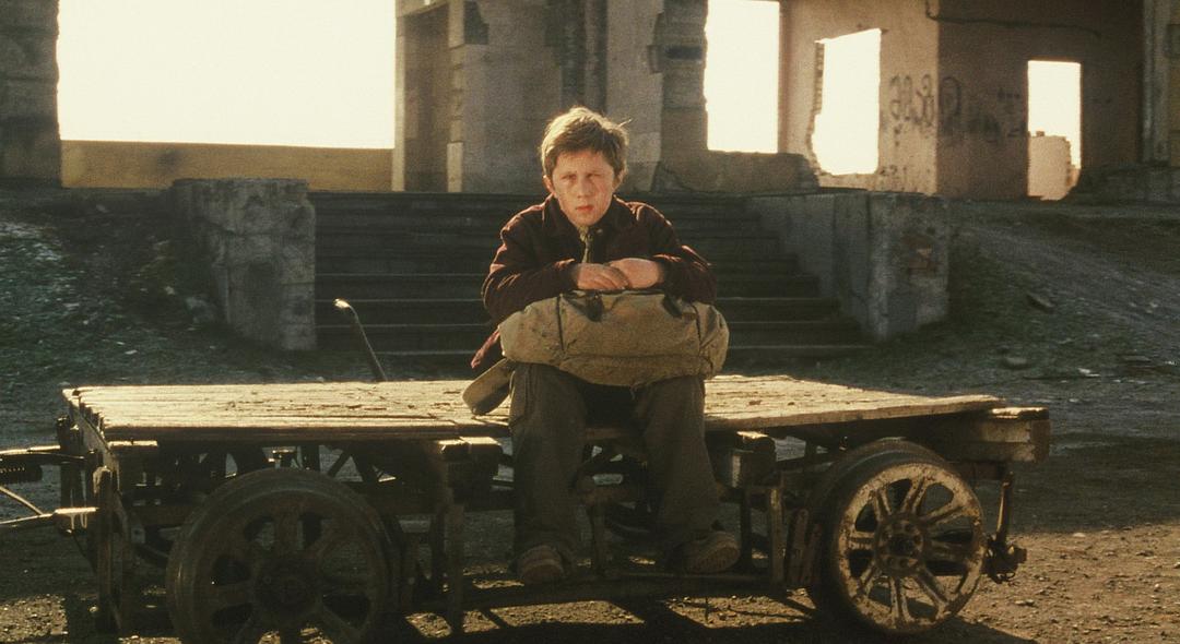 《岸的另一边》剧照第3张图片