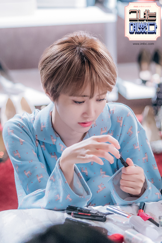 《她很漂亮》剧照第52张图片