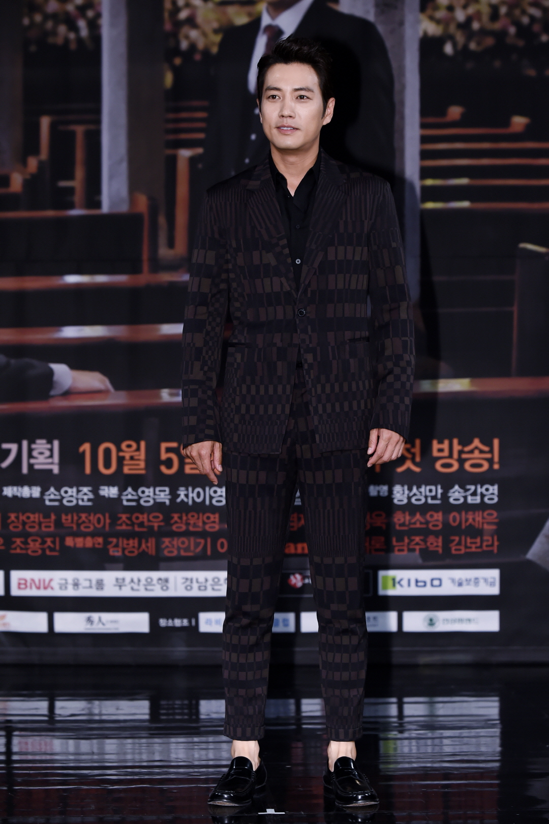 《华丽的诱惑》剧照第26张图片