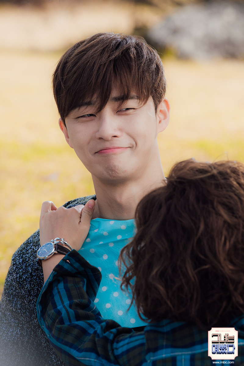 《她很漂亮》剧照第26张图片