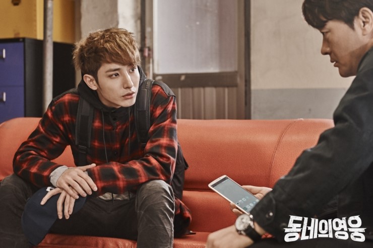 《邻家英雄》剧照第29张图片