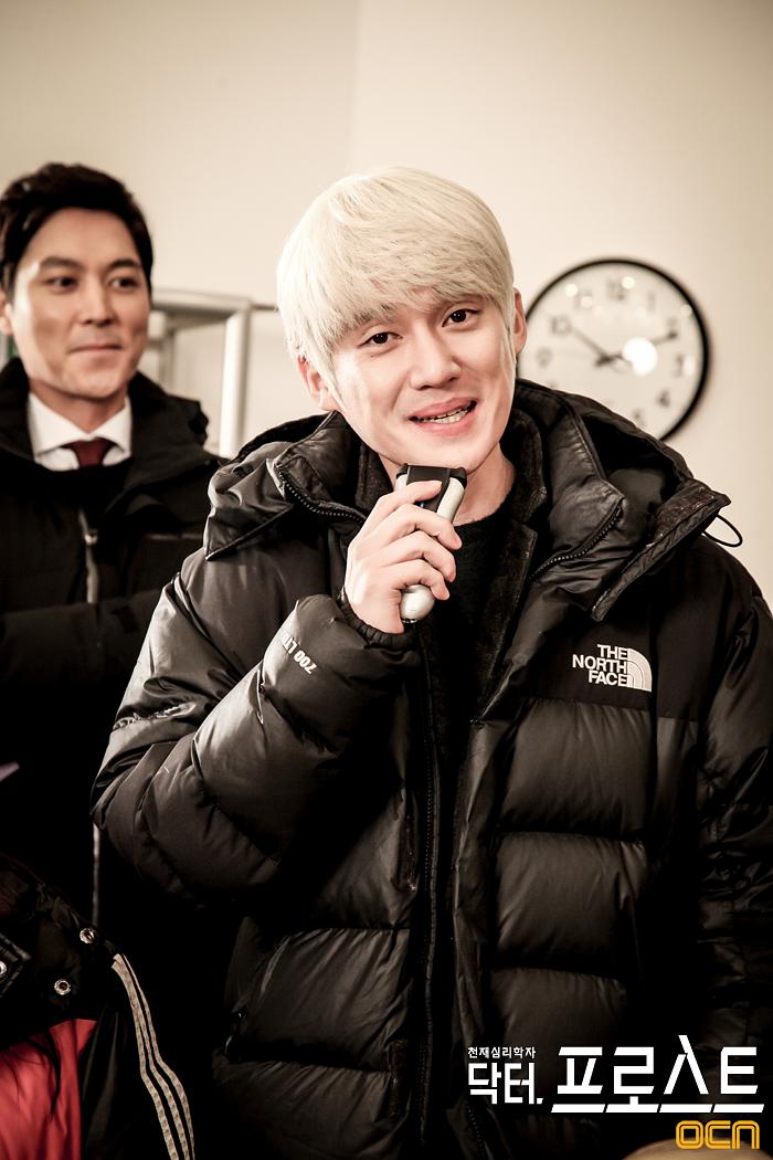 《弗罗斯特医生》海报第45张图片