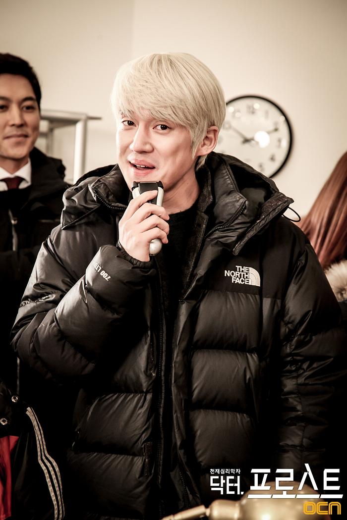 《弗罗斯特医生》海报第44张图片