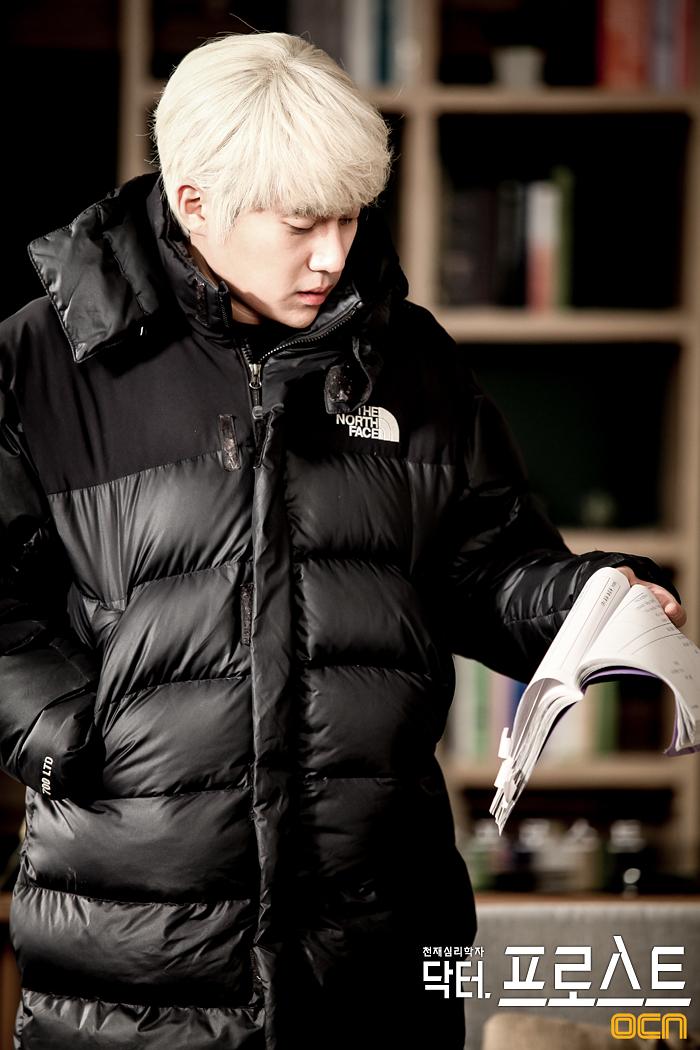 《弗罗斯特医生》海报第43张图片