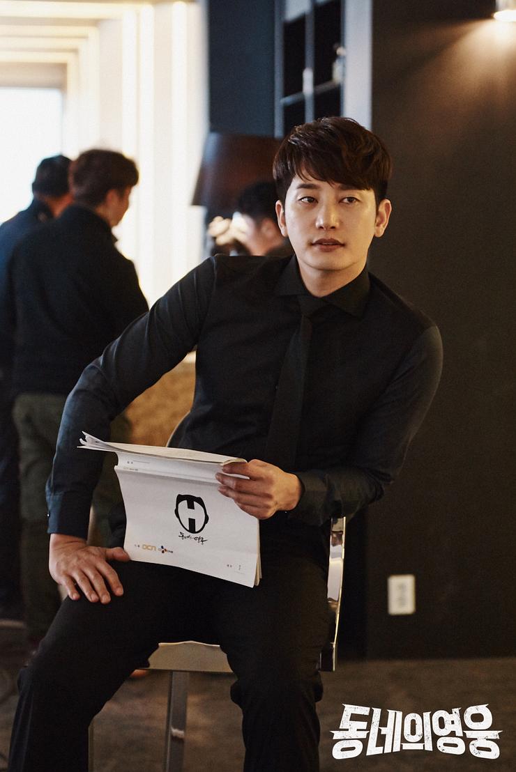 《邻家英雄》剧照第53张图片