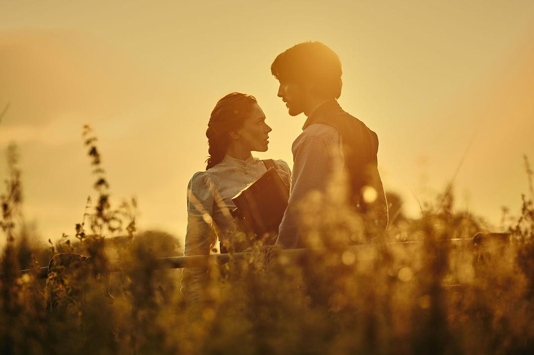 《生者与死者》剧照第14张图片