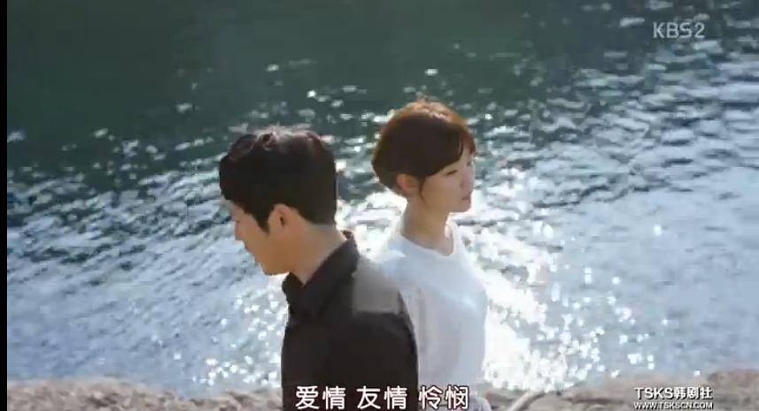 一黑一白，波光粼粼，...