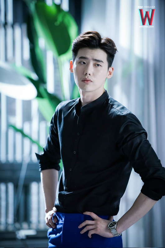 《W-两个世界》剧照第18张图片