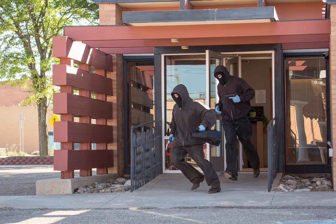 《赴汤蹈火》剧照第45张图片