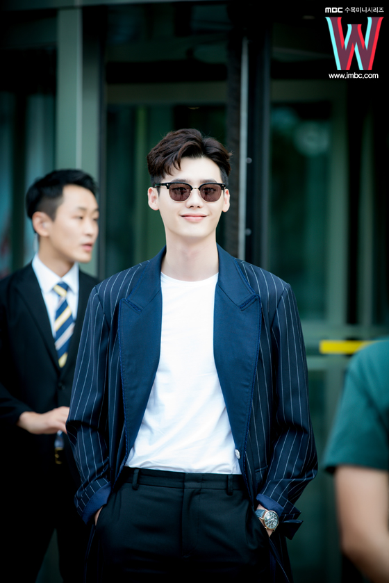 《W-两个世界》剧照第45张图片