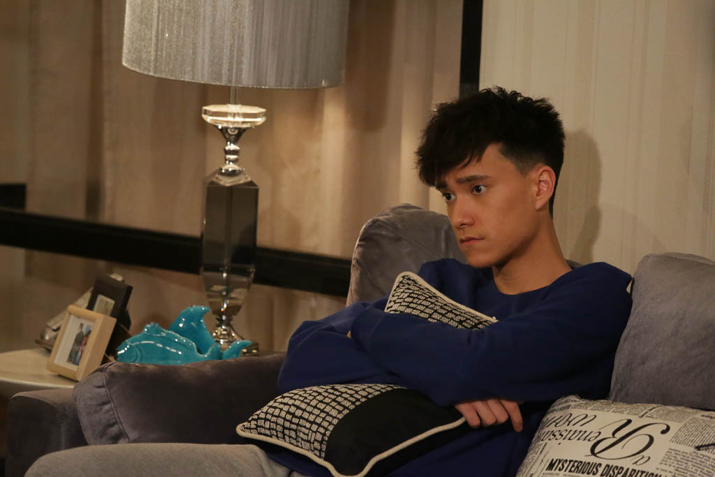 《完美叛侣》剧照第11张图片