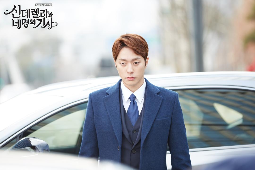 《灰姑娘与四骑士》海报第33张图片