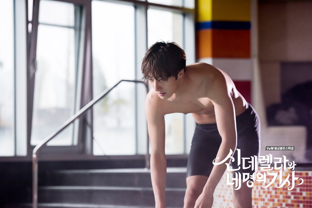 《灰姑娘与四骑士》海报第24张图片