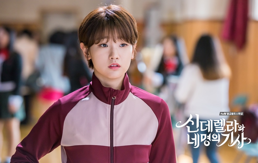 《灰姑娘与四骑士》海报第49张图片