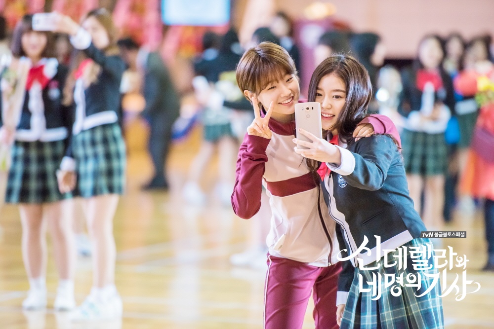 《灰姑娘与四骑士》海报第48张图片