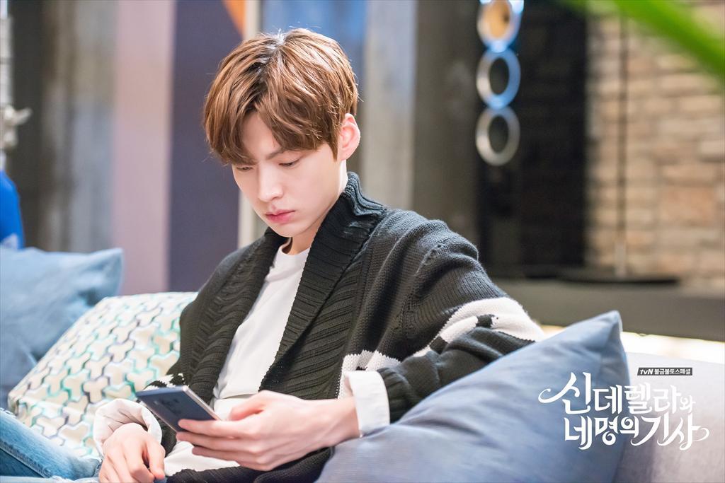 《灰姑娘与四骑士》海报第43张图片