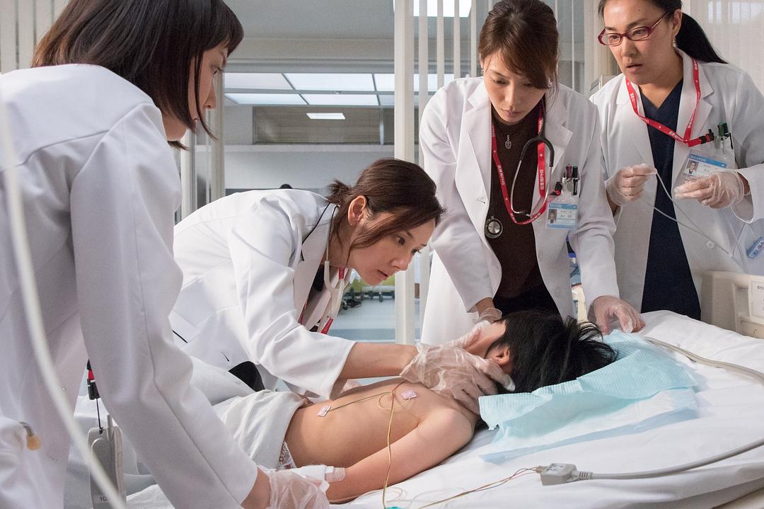 《医疗小组：达芬奇女士的诊断》海报第16张图片