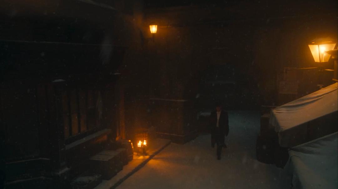 雪夜中的一袭燕尾服。...