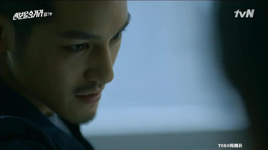 《隐藏身份》剧照第19张图片