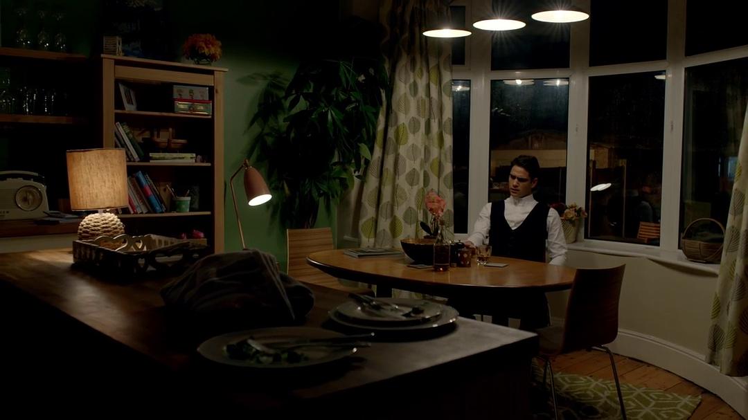 《偷拐抢骗第一季》剧照第20张图片