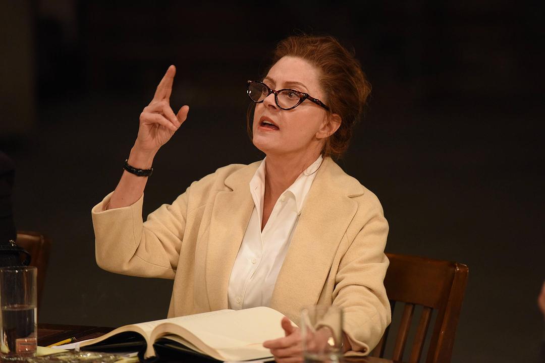 《宿敌：贝蒂和琼第一季》剧照第50张图片